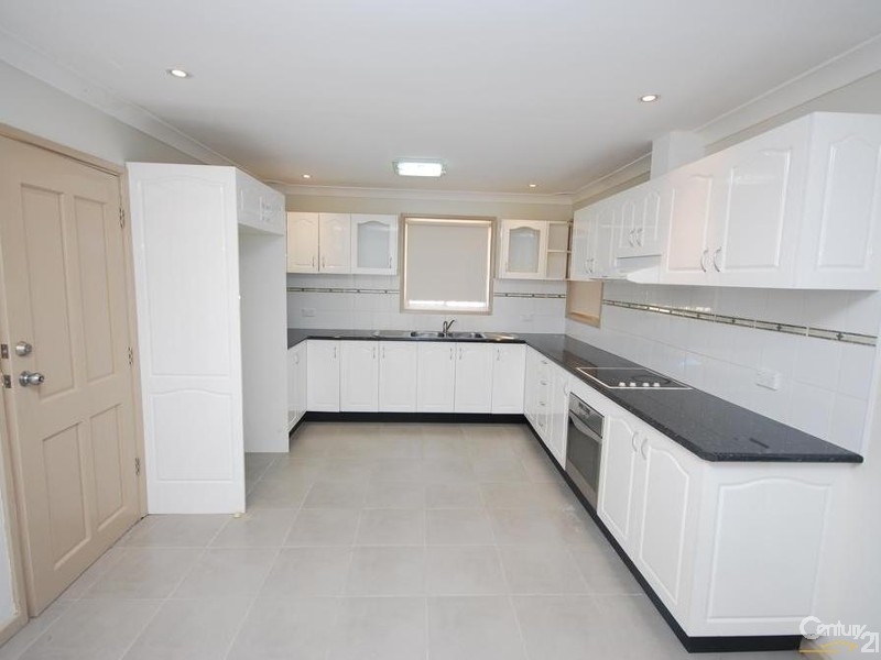 5 Chadwick Crescent, Fairfield West NSW 2165