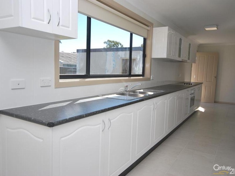 5 Chadwick Crescent, Fairfield West NSW 2165