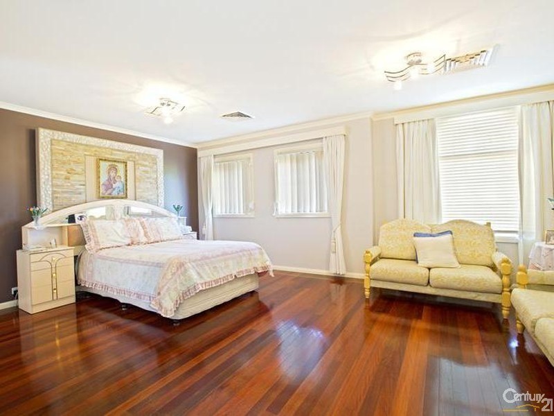 15 Baldini Place, Hinchinbrook NSW 2168