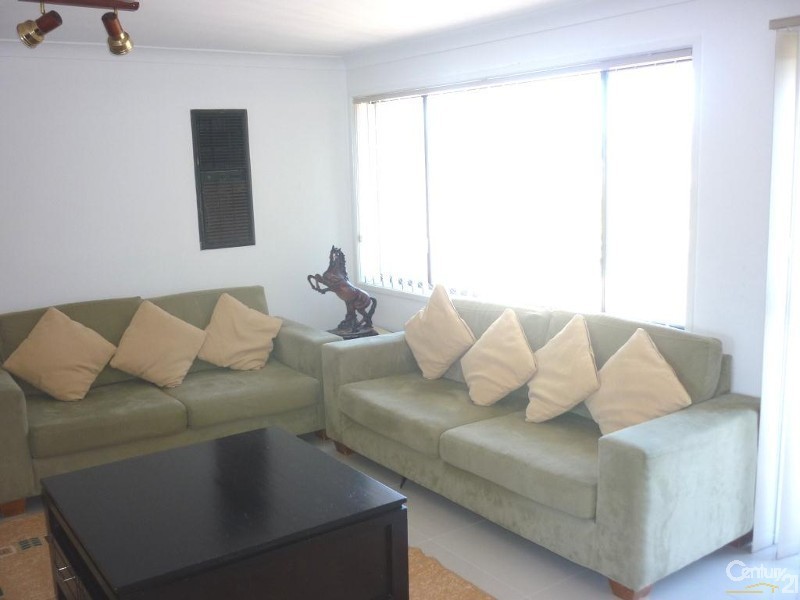 10 Mulligan Street, Bossley Park NSW 2176