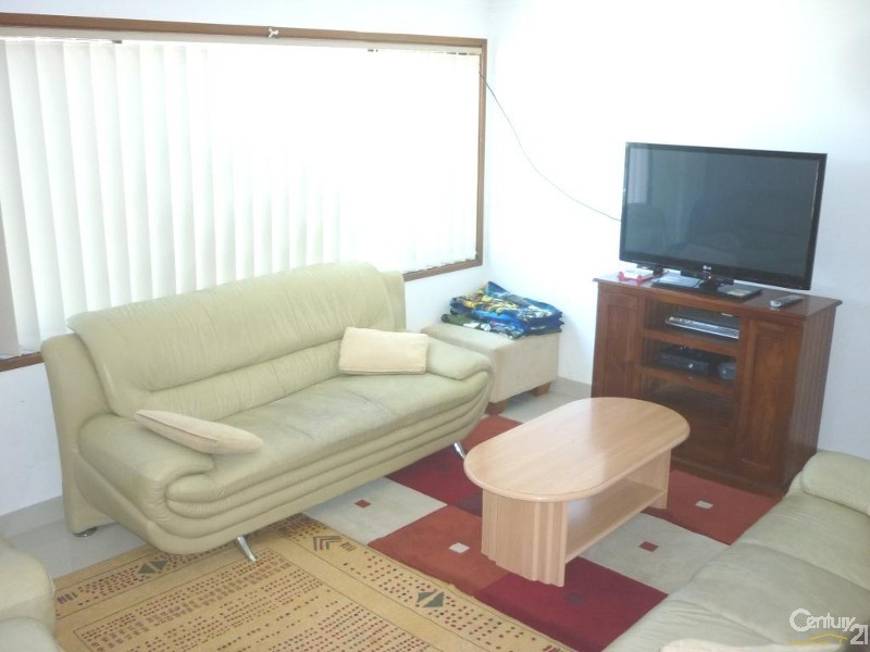 10 Mulligan Street, Bossley Park NSW 2176