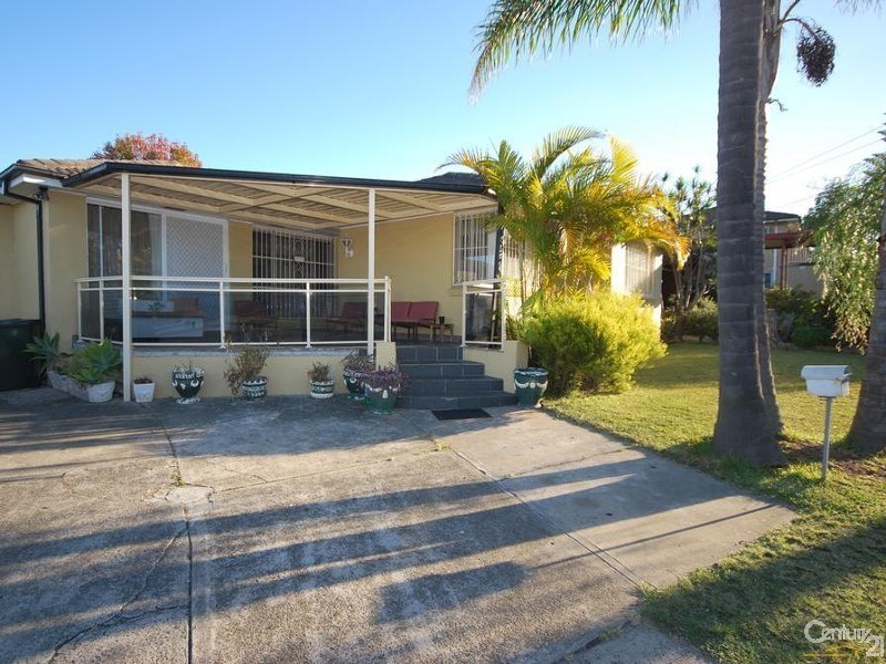 4 Casanda Avenue, Smithfield NSW 2164