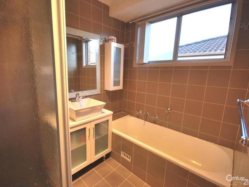 17 Broadmeadow Street, St Johns Park NSW 2176