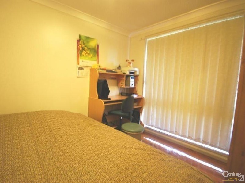 17 Broadmeadow Street, St Johns Park NSW 2176