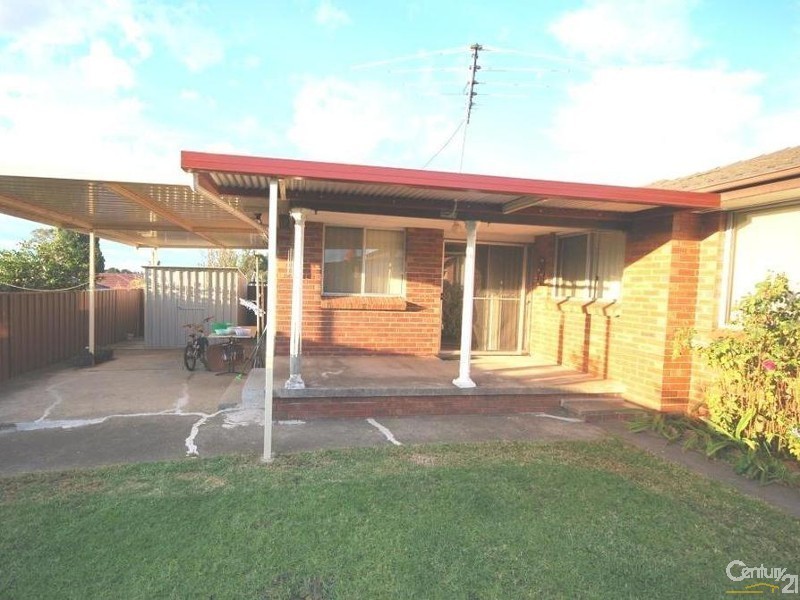 17 Broadmeadow Street, St Johns Park NSW 2176