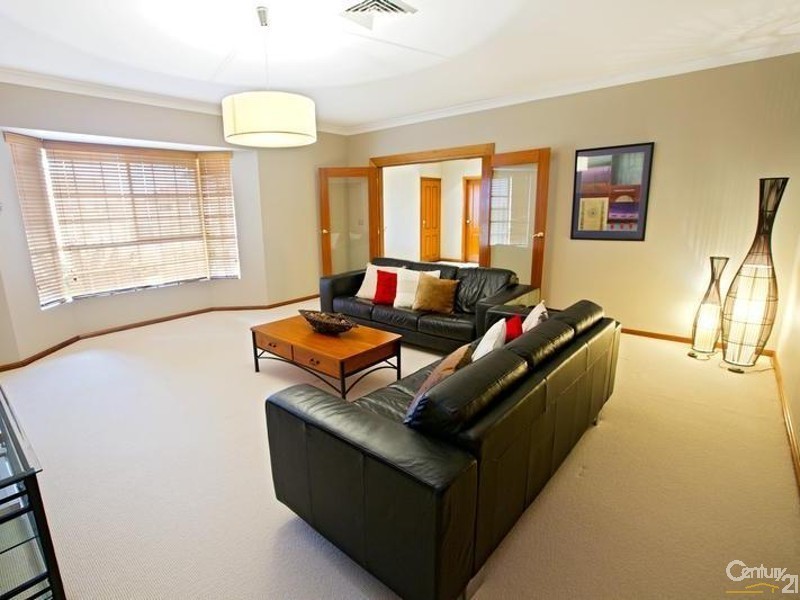 Edensor Park NSW 2176