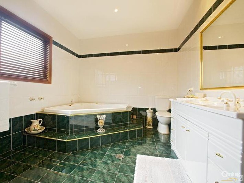 Edensor Park NSW 2176