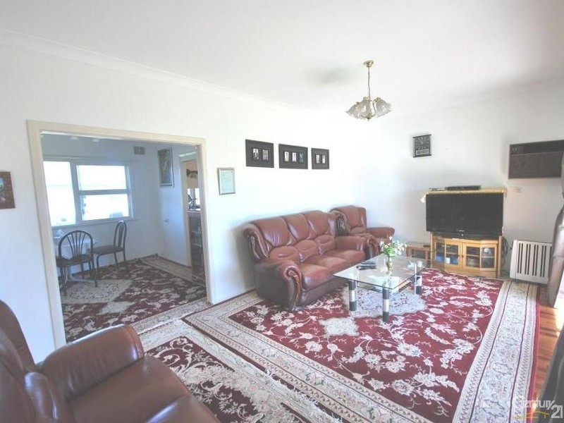 13 Crosby Crescent, Fairfield NSW 2165