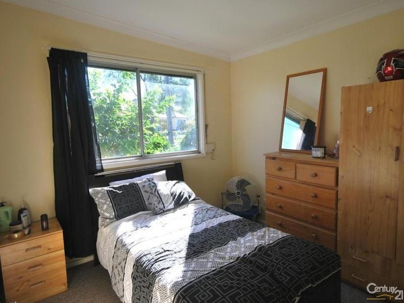 13 Crosby Crescent, Fairfield NSW 2165