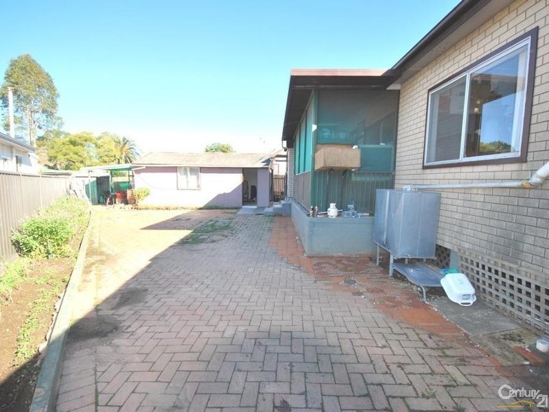 13 Crosby Crescent, Fairfield NSW 2165