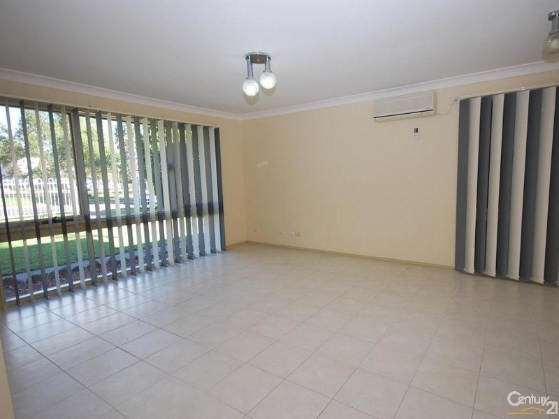 4 Bayswater Street, St Johns Park NSW 2176