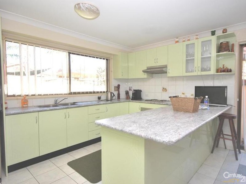 11 Barron Place, Bossley Park NSW 2176