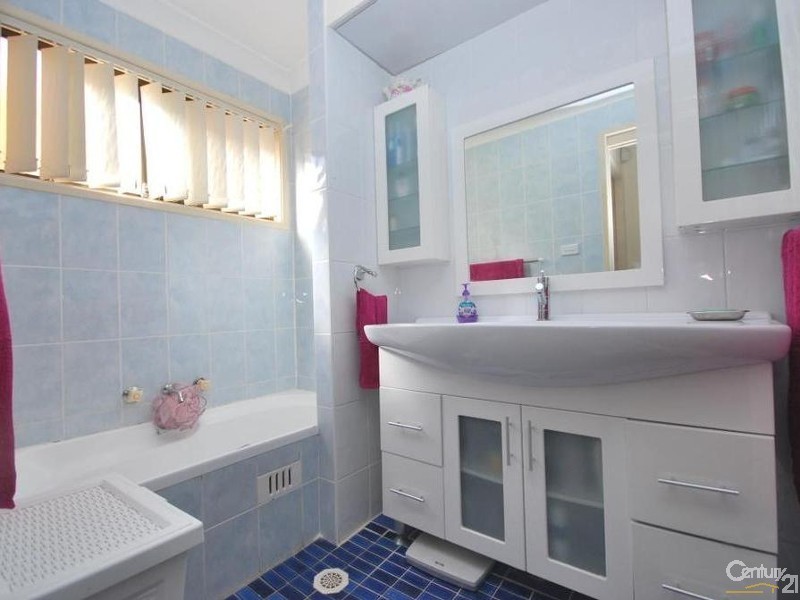 11 Barron Place, Bossley Park NSW 2176