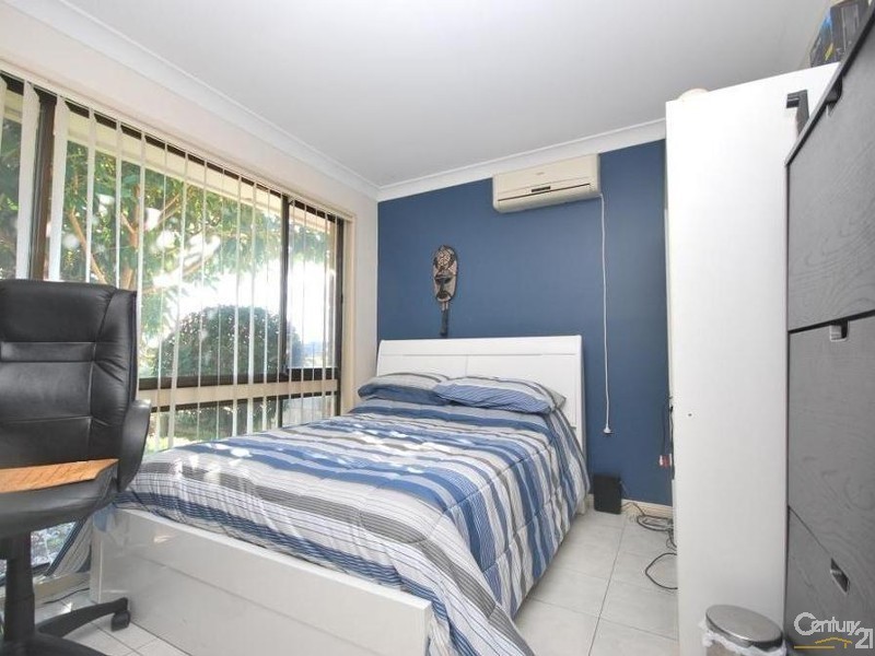 11 Barron Place, Bossley Park NSW 2176