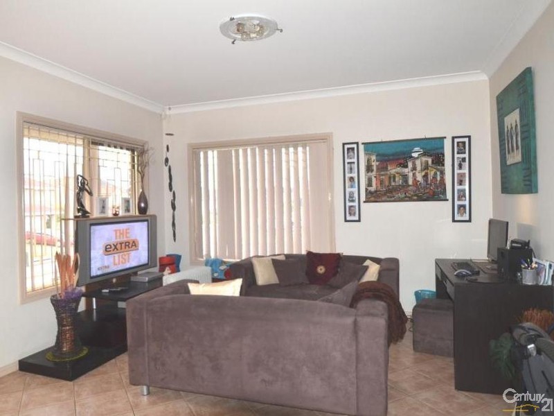 8A Stella St, Green Valley NSW 2168