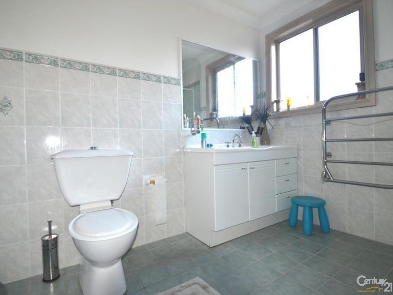 8A Stella St, Green Valley NSW 2168