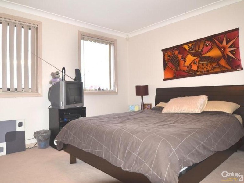 8A Stella St, Green Valley NSW 2168