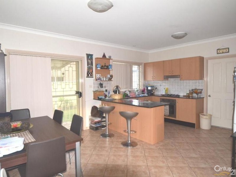 8A Stella St, Green Valley NSW 2168