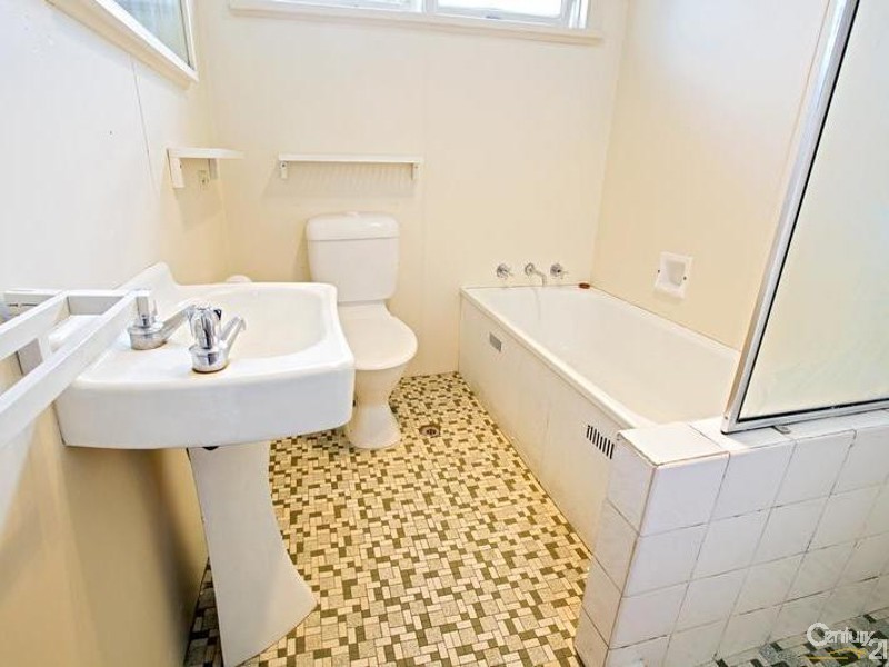 17 Tyrell Crescent, Fairfield West NSW 2165