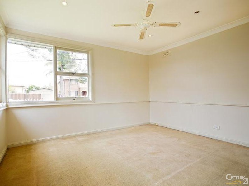 17 Tyrell Crescent, Fairfield West NSW 2165