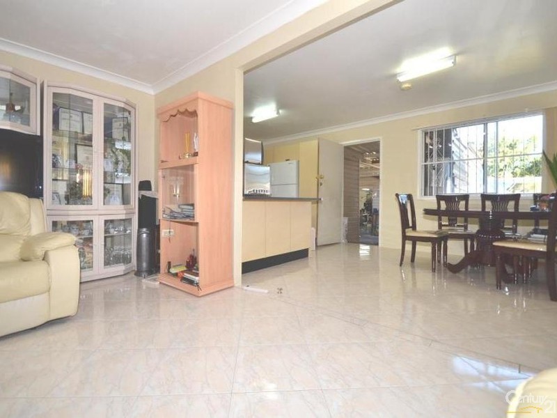 52 Chelsea Drive, Canley Heights NSW 2166