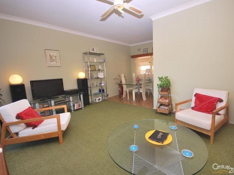 12 Kambala Crescent, Fairfield West NSW 2165