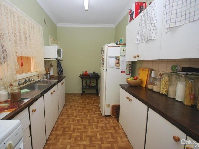 12 Kambala Crescent, Fairfield West NSW 2165