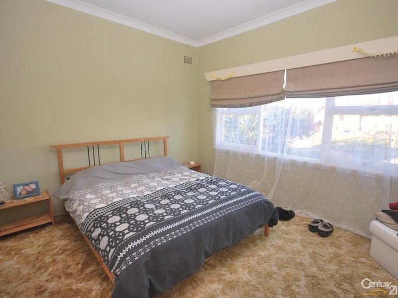 12 Kambala Crescent, Fairfield West NSW 2165