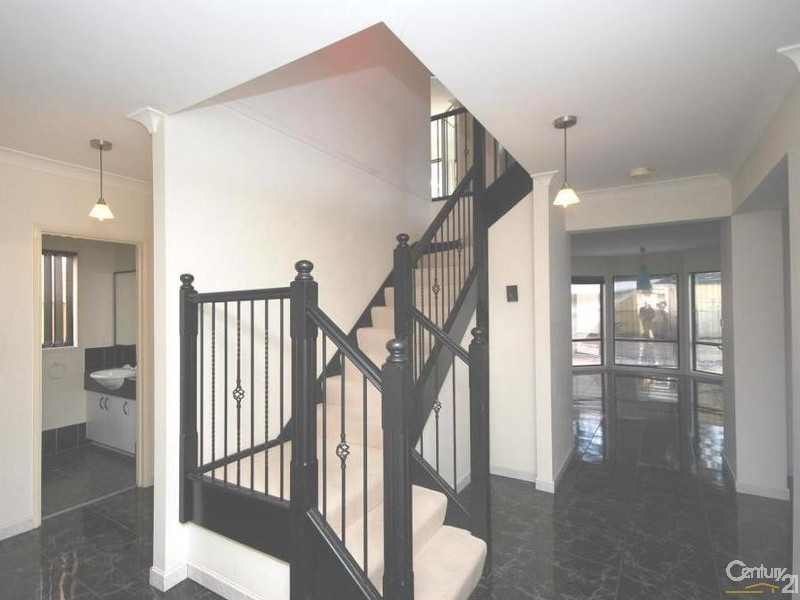 11 Hilton Crescent, Casula NSW 2170