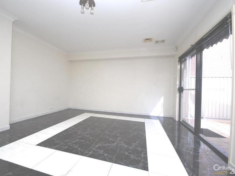 11 Hilton Crescent, Casula NSW 2170