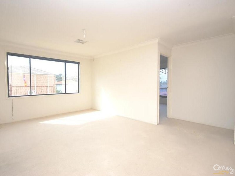 11 Hilton Crescent, Casula NSW 2170