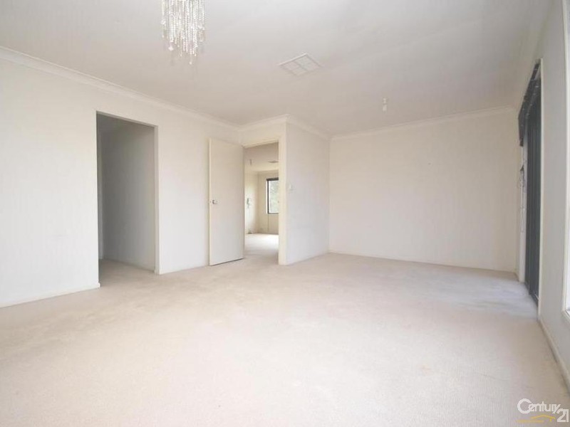 11 Hilton Crescent, Casula NSW 2170