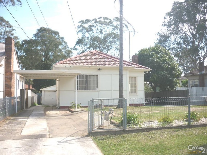 4 Edmondson Crescent, Carramar NSW 2163