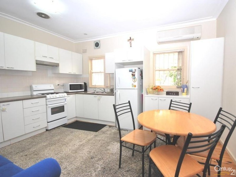 4 Edmondson Crescent, Carramar NSW 2163