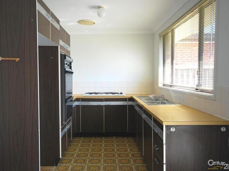 15 Broadmeadows Road, St Johns Park NSW 2176