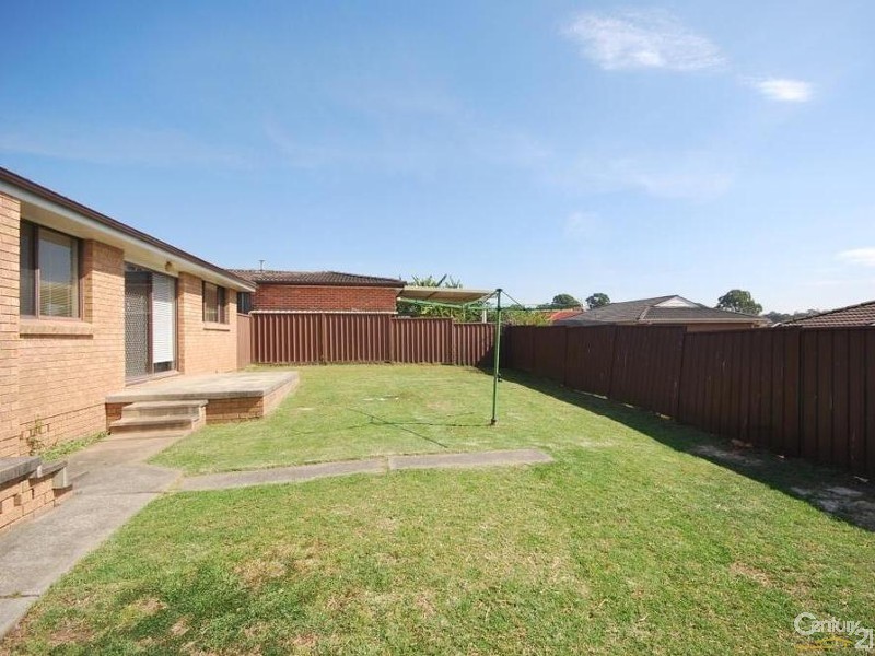 15 Broadmeadows Road, St Johns Park NSW 2176