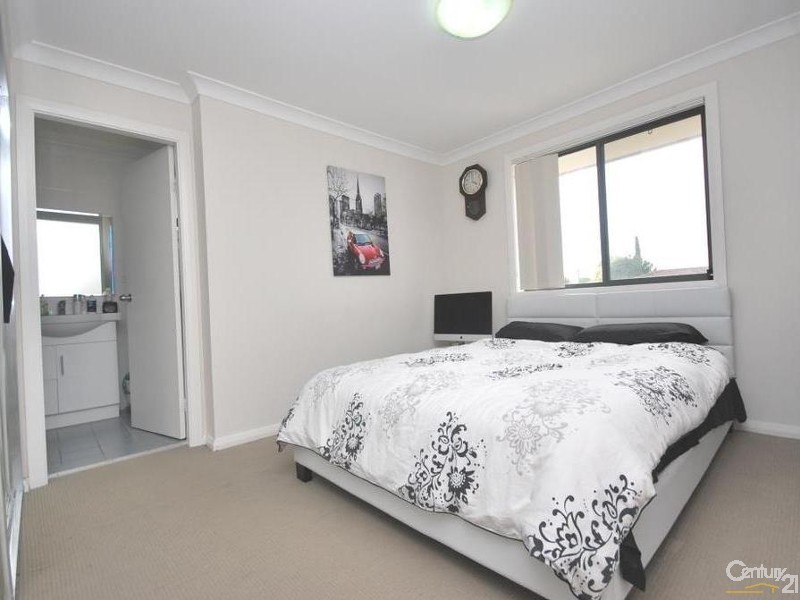 20B The Grove, Fairfield NSW 2165