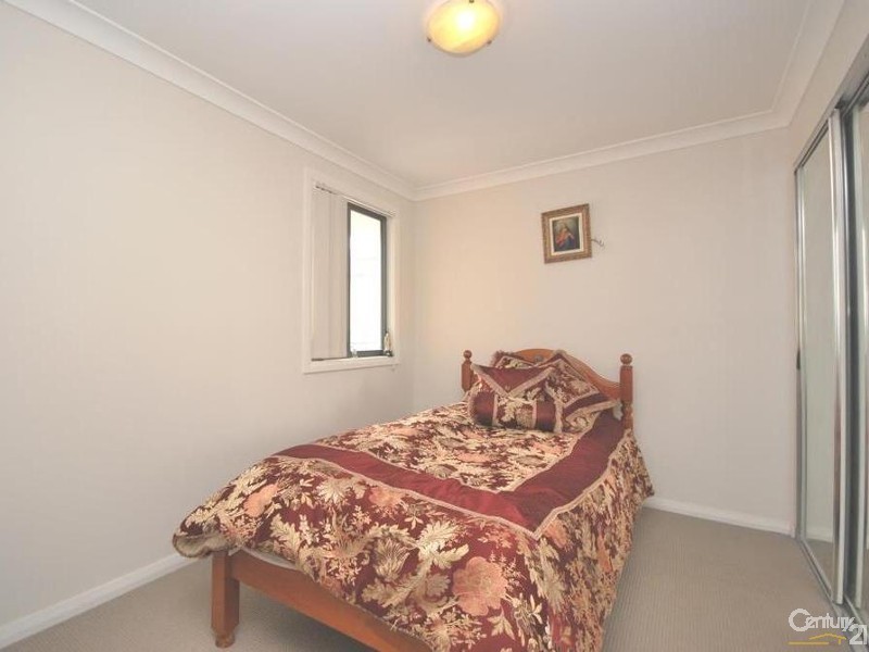 20B The Grove, Fairfield NSW 2165