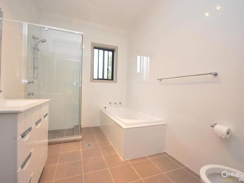 10 Dampier Close, Fairfield West NSW 2165