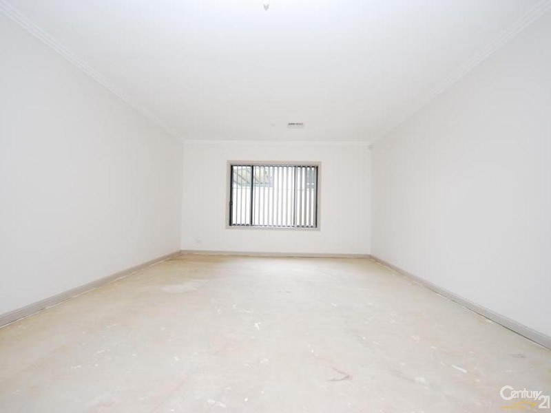 10 Dampier Close, Fairfield West NSW 2165