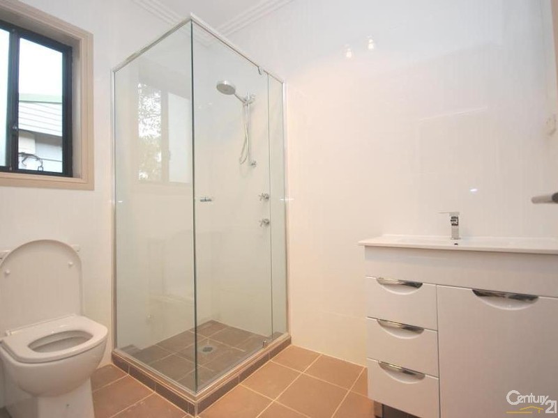 10 Dampier Close, Fairfield West NSW 2165