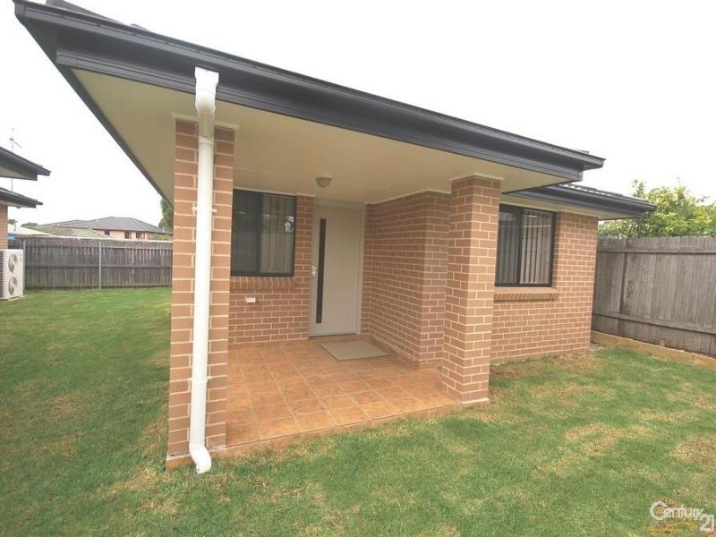 10 Dampier Close, Fairfield West NSW 2165