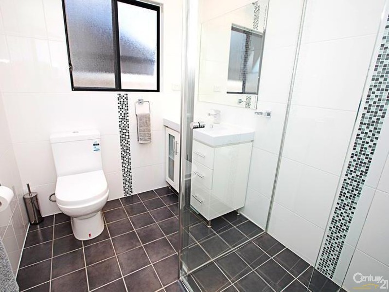 5 Goodacre Avenue, Fairfield West NSW 2165