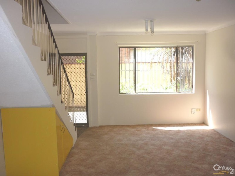 2/262 River Avenue, Carramar NSW 2163