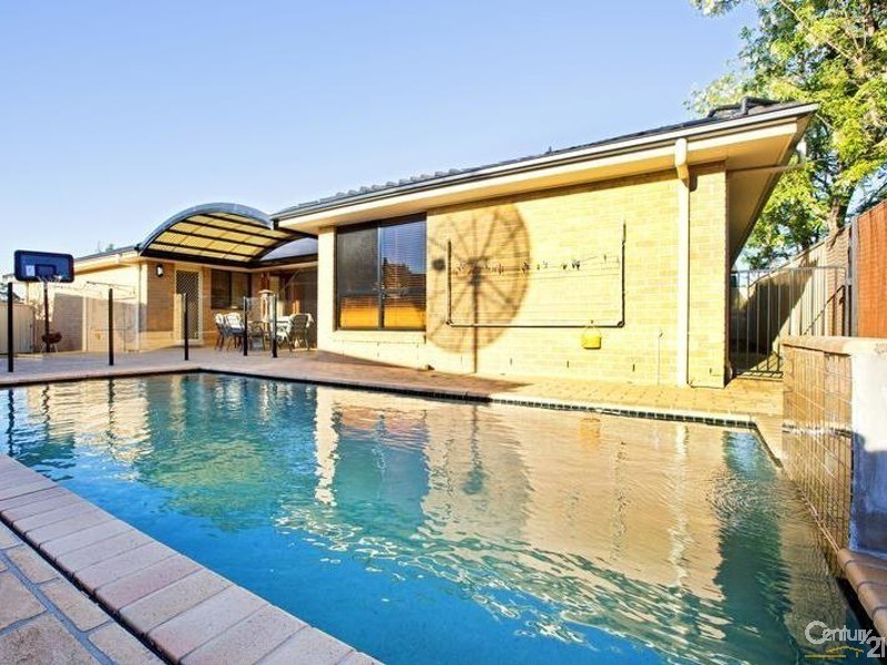 3 Caddo Close, Greenfield Park NSW 2176