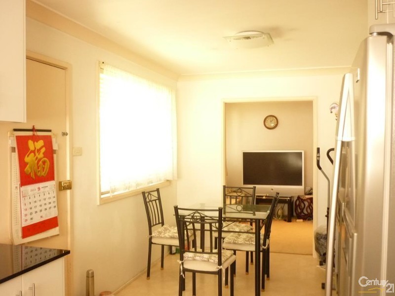 25 Foreman Street, Glenfield NSW 2167