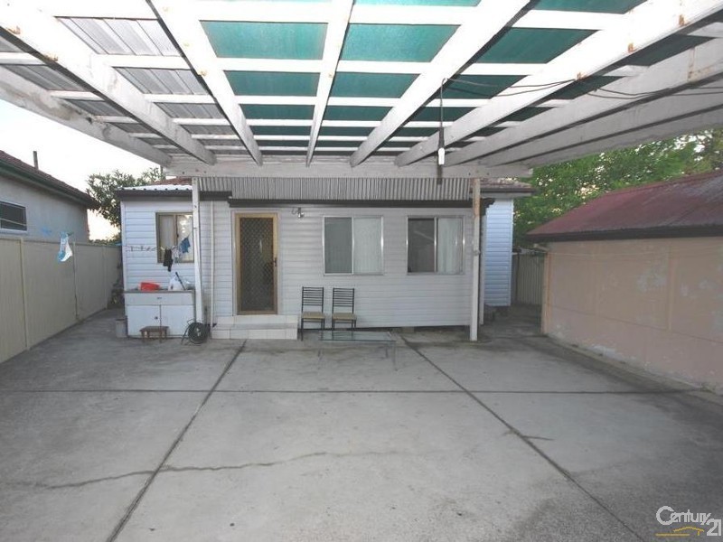 482 The Horsley Drive, Fairfield NSW 2165