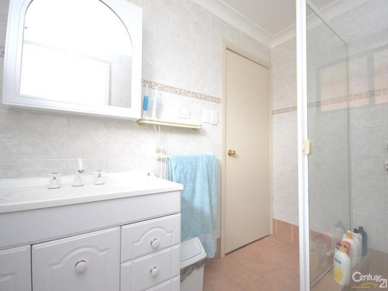 9 Hall Place, Fairfield West NSW 2165