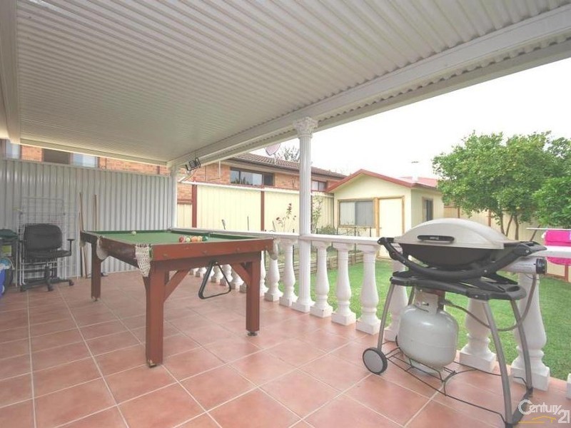 9 Hall Place, Fairfield West NSW 2165