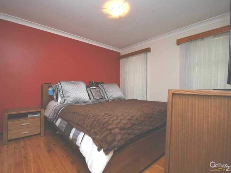 9 Hall Place, Fairfield West NSW 2165